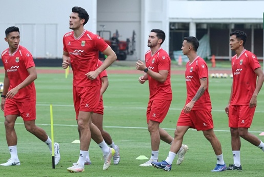 Adaptasi Pemain dan Latihan Perdana